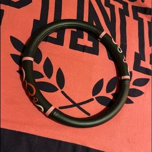 NWOT car steering wheel cover fits a wide range
